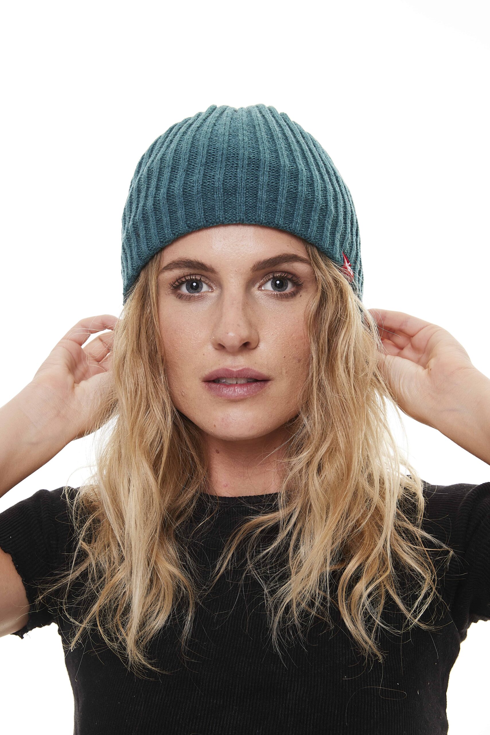 roam beanie teal