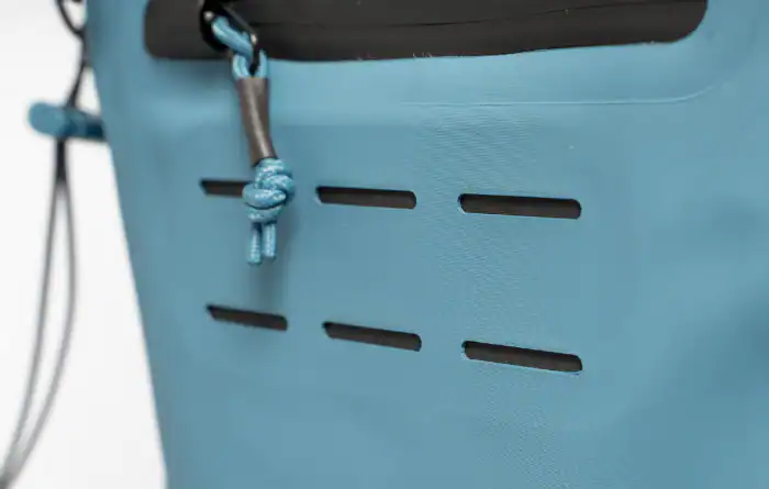 Système d'attache MOLLE (Modular Lightweight Load-carrying Equipment) 