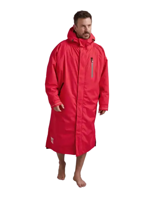 Osez le rouge sirène avec la robe de change Alter Evo ! Changez en toute liberté et avec style grâce à cette robe de change primée aux caractéristiques techniques exceptionnelles.