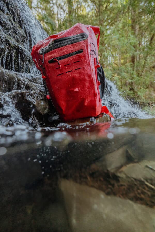 Sac à dos Red Original Adventure backpack étanche 30L rouge – Image 5