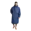 Bleu Amiral : la profondeur du bleu marine adoucie par une doublure gris frais.