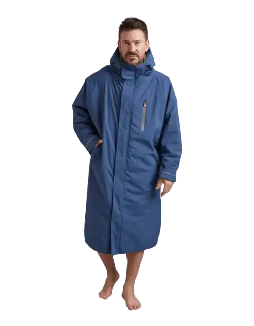 Bleu Amiral : la profondeur du bleu marine adoucie par une doublure gris frais.