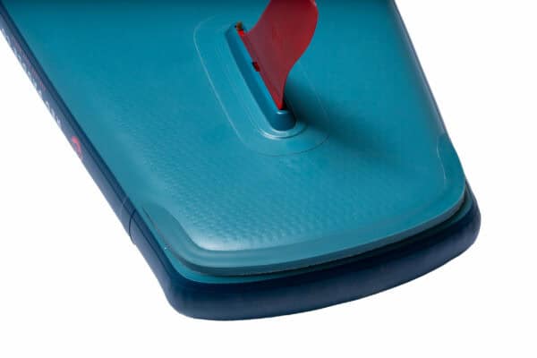 Stabilité et performance en voile opti avec cette rampe de mise à l'eau innovante.