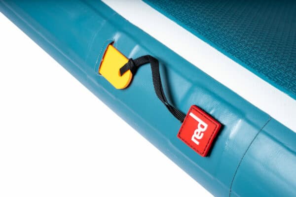 Sangle de sécurité pour planche optimist, fixation solide et résistante.