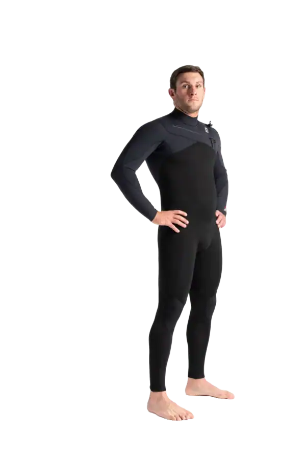 Wetsuit de planche à voile pour sportifs, idéal pour pratique en mer et dans les eaux froides.