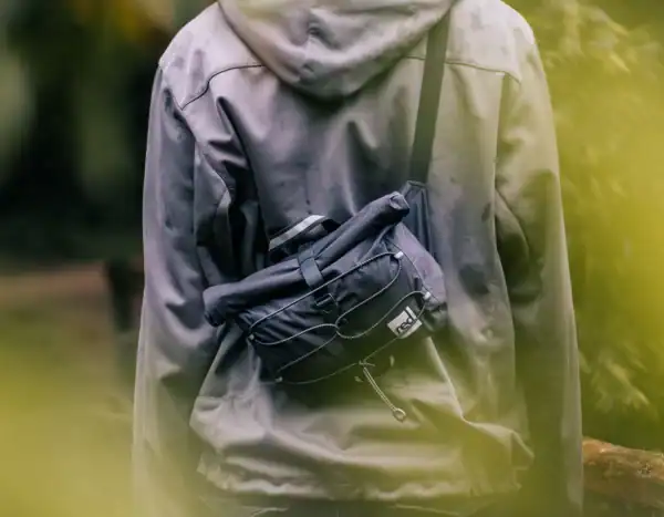 Sac bandoulière étanche léger 7L - Vert Olive – Image 20