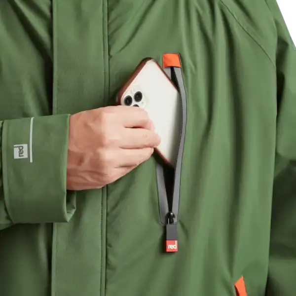 Poches de rangement pour téléphone sur veste de sport opti.