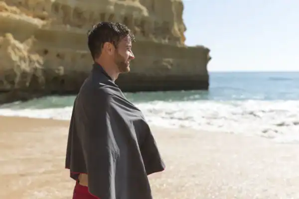 red equipment adventure towel apres baignade