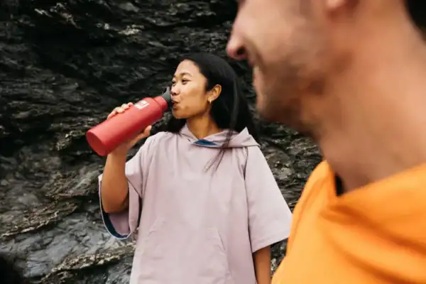 red equipment bottle 750ml lifestyle paddle