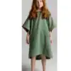 red poncho microfibre enfant sage green 02 fille face