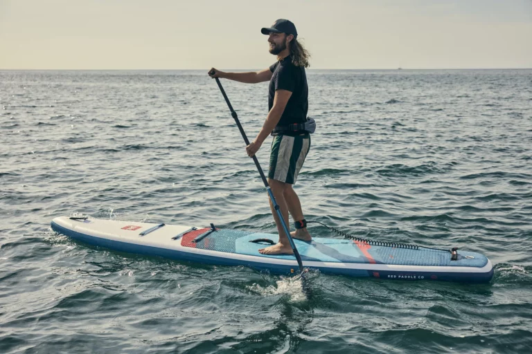 Test Red Paddle 12'6 Sport Future Series : rider en navigation en mer