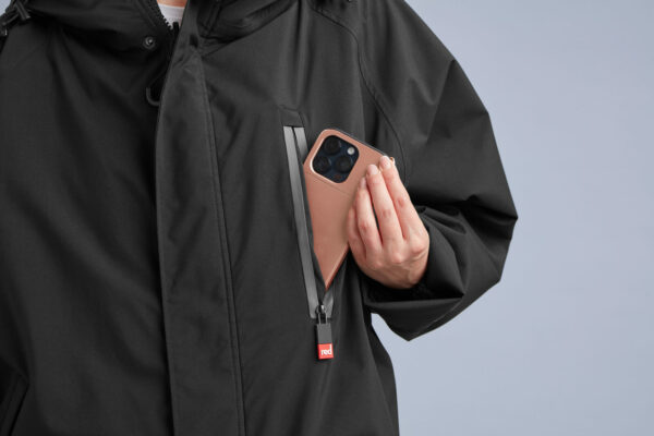 Red Pro Change Robe EVO Stealth Black femme - poche étanche téléphone Poche étanche zippée du peignoir Red EVO Stealth Black contenant un téléphone