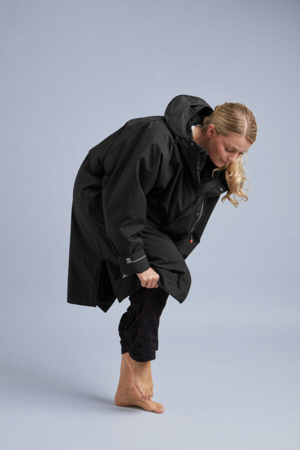 Red Pro Change Robe EVO Stealth Black femme - se changer en extérieur Se changer dehors à l'abri du peignoir Red EVO Stealth Black après une session
