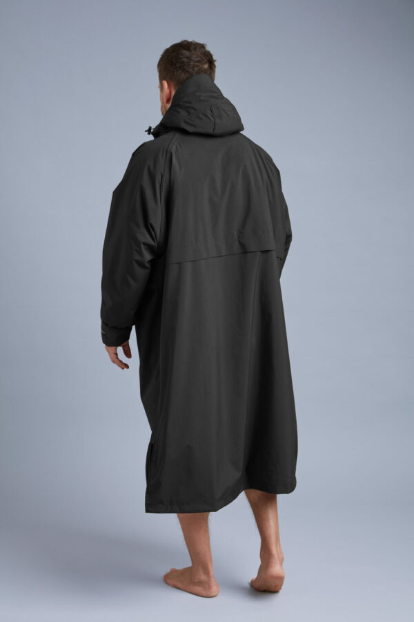 Red Pro Change Robe EVO Stealth Black - dos Dos du peignoir Red Pro Change Robe EVO Stealth Black, longueur sous le genou