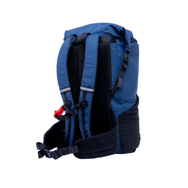red-paddle-sac-a-dos-35l-ocean-blue-3 Sac à dos Red Paddle 35L Ocean Blue de profil, bretelles rembourrées et sangle de poitrine